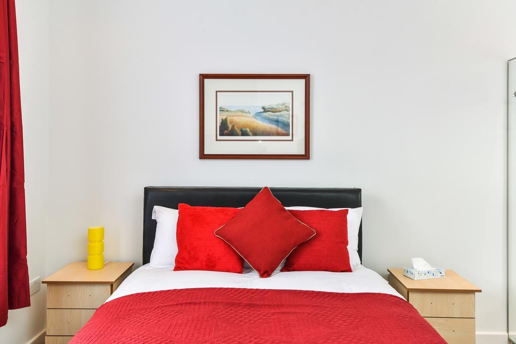 Riverbank Stay London Luaran gambar